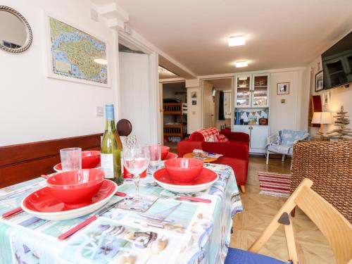 Exterior view, White Haven in Lake North