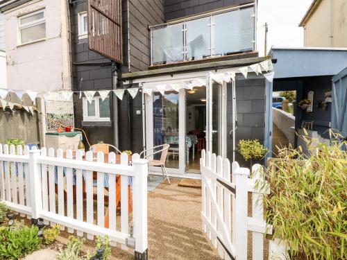 Exterior view, White Haven in Lake North