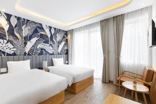 Superior Twin Room image 9