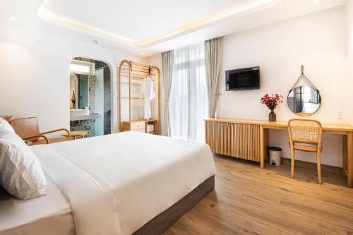 Deluxe King Room room in H Boutique Hotel Hoi An