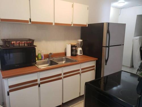 Comfy apartment close to the beach! - image 7