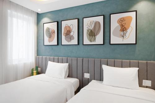 Superior Twin Room image 3