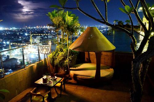 Bar/Lounge, Louis Kienne Pemuda Semarang in Semarang