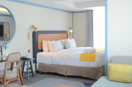 Deluxe King Room image 4