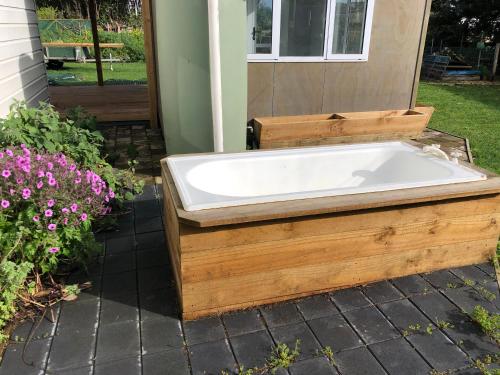 Exterior view, @Taradise-Opunake - eco-friendly Coastal hideaway in Opunake