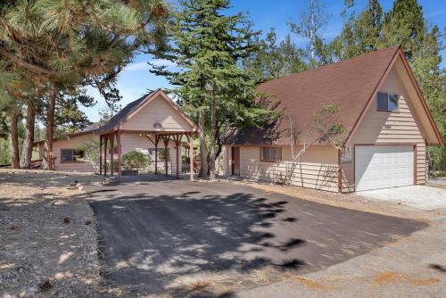 Cove Lakeview Cabin #2064 by Big Bear Vacations