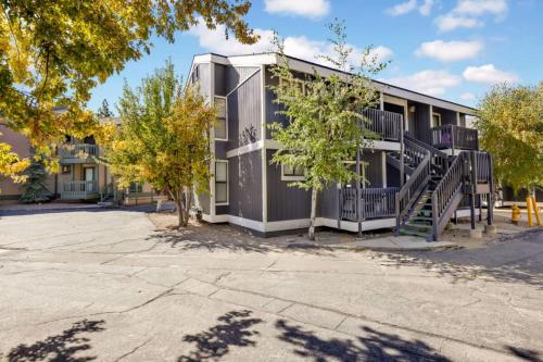 . Blue Jay Getaway #2082 by Big Bear Vacations