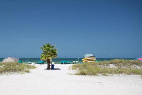 607 - Island Inn - image 44