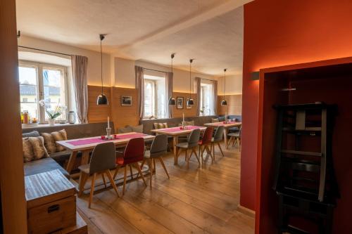 Restorāns, LANDHOTEL ALTE ZOLLSTATION- Historical Building in Pittenhart