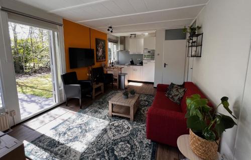 Fijne plek met eigen bos 2000m2 en GRATIS linnen en handdoeken!! in Денекамп