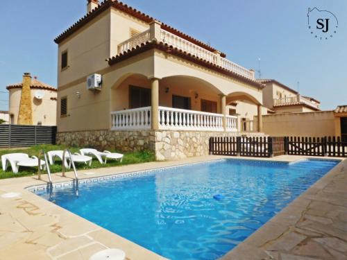  Chalet con piscina (A), Pension in Les tres Cales