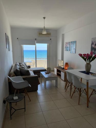 Apartment with Sea View image 3