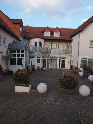 Hotel zur Schlemmerscheune 8.0km von Jettenbach entfernt