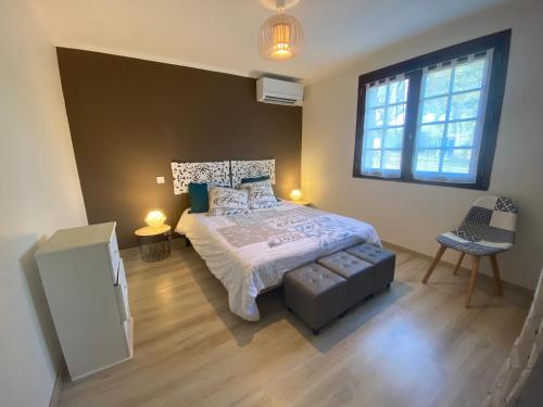 GITE LAVANDE avec piscine privée CLASSÉ 4 Étoiles (GITE LAVANDE avec piscine privee CLASSE 4 Etoiles) in Lagorce