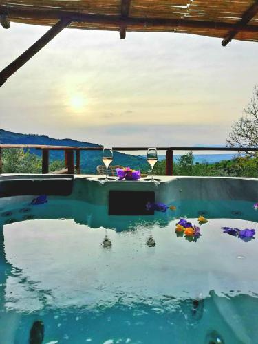 Private Villa with Hot Tub & Pool in Cicerale
