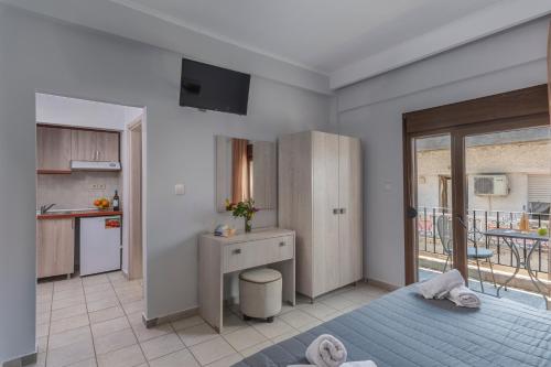 Adonis Hotel - Photo 2