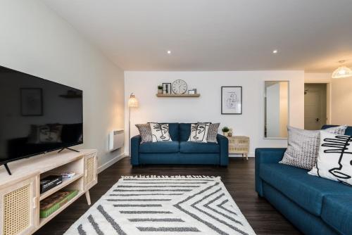 Host Apartments - Elegant 2 Bedroom Apartment In Central Liverpool With Parking