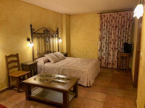 1 double bed, 1 twin bed