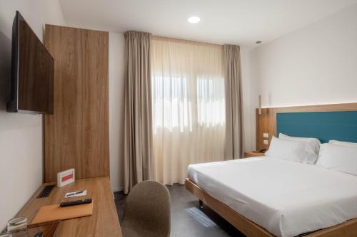 V HOTEL in Анкона