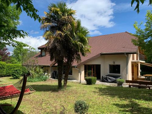 Magnifique Villa 240 m² SAUNA à 2 pas du lac léman gîte à louer Golf Club Esery