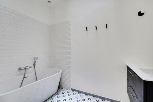 Chic Apartment -2BR/6P- Oberkampf/République - image 8