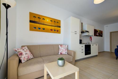 St Paul's Bay Penthouse with Views - image 12