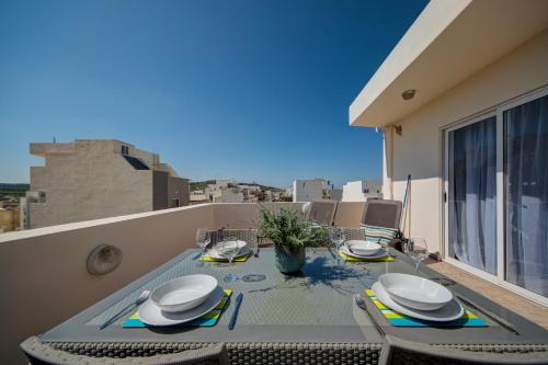 St Paul's Bay Penthouse with Views - image 6