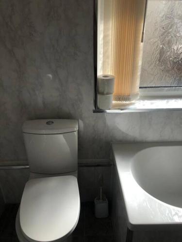 Modern 2 bed sleep 5 close to Anfield Stadium photo
