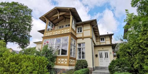 Ferienwohnung in Heringsdorfer Villa Salon 127m von Schulzstraße entfernt