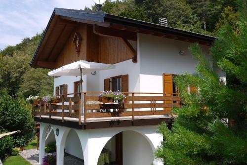 Chalet nel bosco con lago e panorama mozzafiato - Lagolo di Calavino