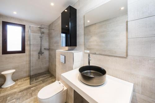 3 bedrooms, 5 beds