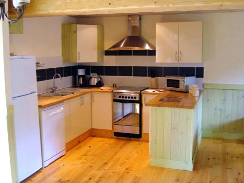 Konyha, Maison charmante avec piscine partagée à Nehou (Maison charmante avec piscine partagee a Nehou) in Saint-Sauveur-le-Vicomte