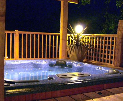 Maison de 2 chambres avec piscine partagee jardin clos et wifi a Nehou