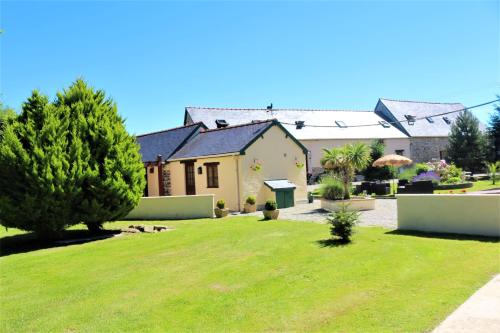 Maison de 2 chambres avec piscine partagee jardin clos et wifi a Nehou