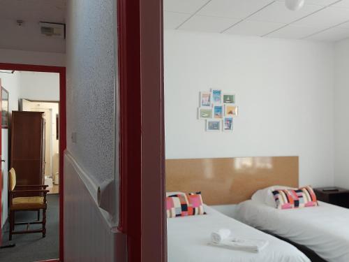 1 double bed, 3 twin beds