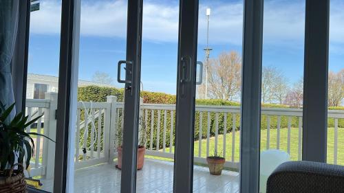 Skegness,North shore holiday park , new 8 berth caravan for rent 3