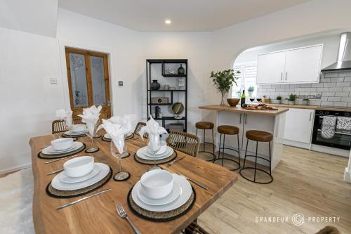 Stylish 4 bed house in Poole with Garden & Parking gîte à louer Best Western East Anglia Hotel