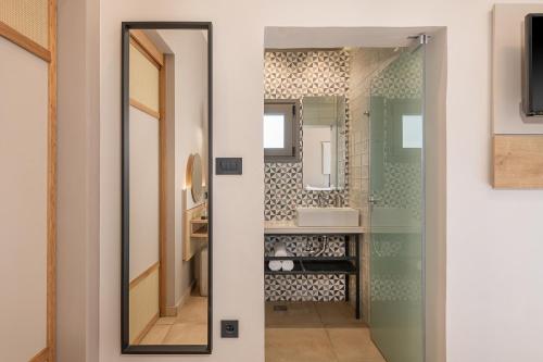 Bathroom, Elafonisi Resort by Kalomirakis Family in Innachori