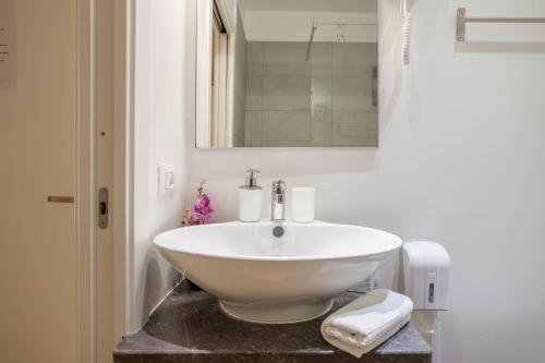 Palermo Bella Rooms – Palermo, CA