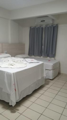 1 double bed, 2 twin beds