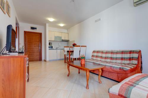 Petrovac Holiday Apartments - image 8
