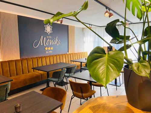 Hotel Monika – Zutendaal, AL
