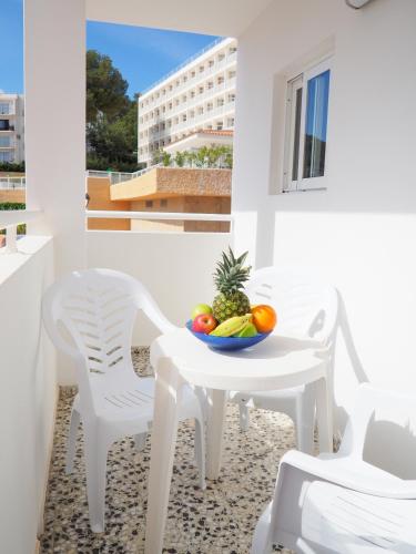 Apartamentos Cala Llonga