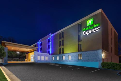 . Holiday Inn Express Fairfax-Arlington Boulevard by IHG