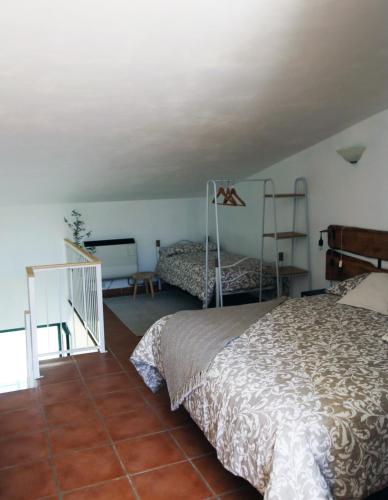 1 queen bed, 1 double bed