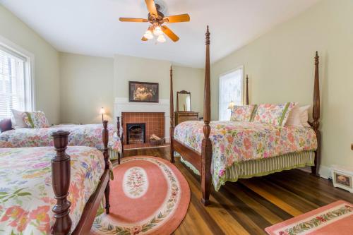 Bourbon Manor Bed & Breakfast Inn