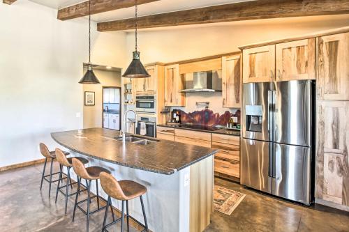 Pastoral Elgin Escape with Covered Patio and Grill! in Elgin (AZ)