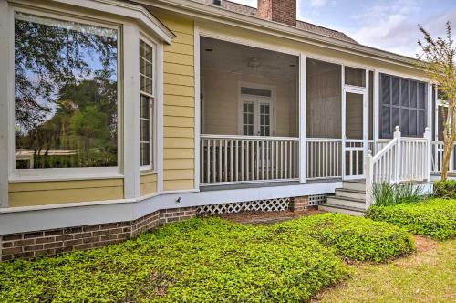 Cottage with Deck and Pool Access about 6 Mi to Beach