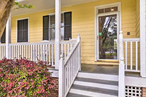 Cottage with Deck and Pool Access about 6 Mi to Beach