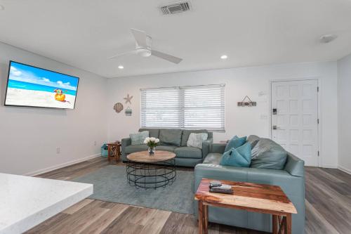 Arlington Park Beautifully Renovated Home - image 8